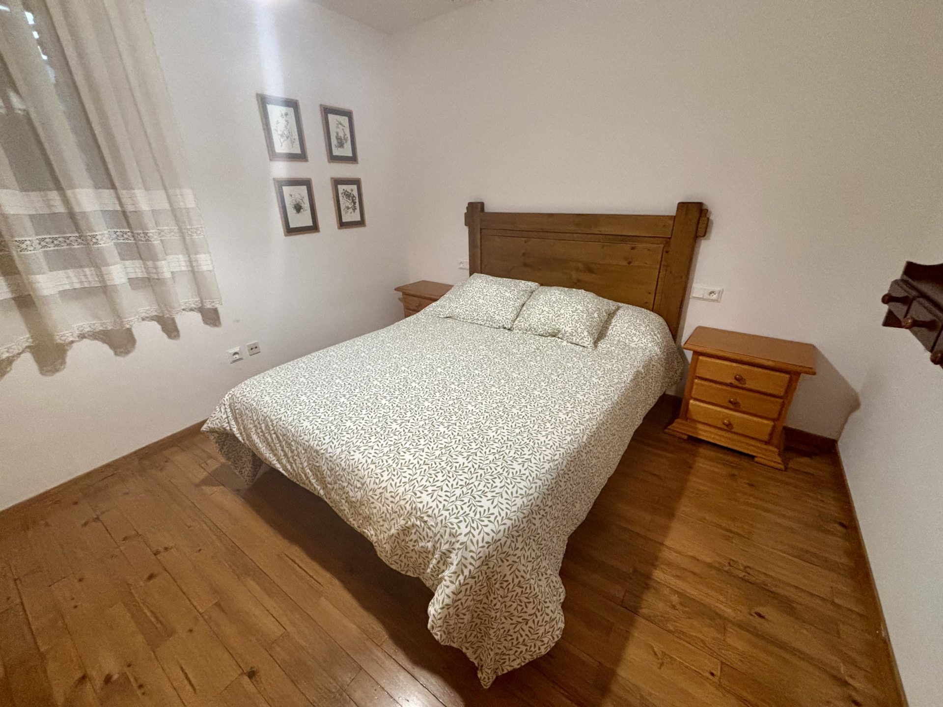 Habitación matrimonial en apartamento vacacional en el pueblo de Cerler