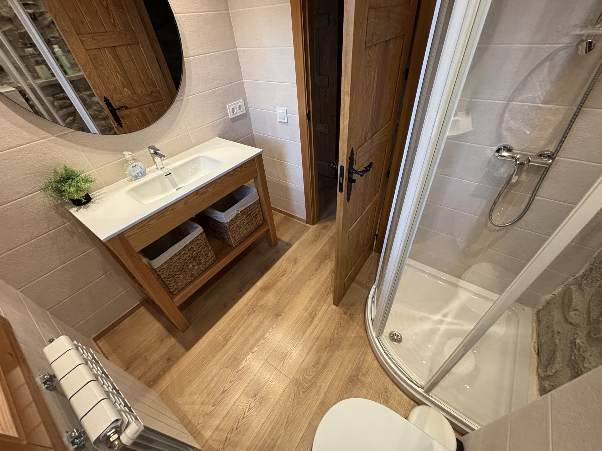 baño elegante en alojamiento en cerler