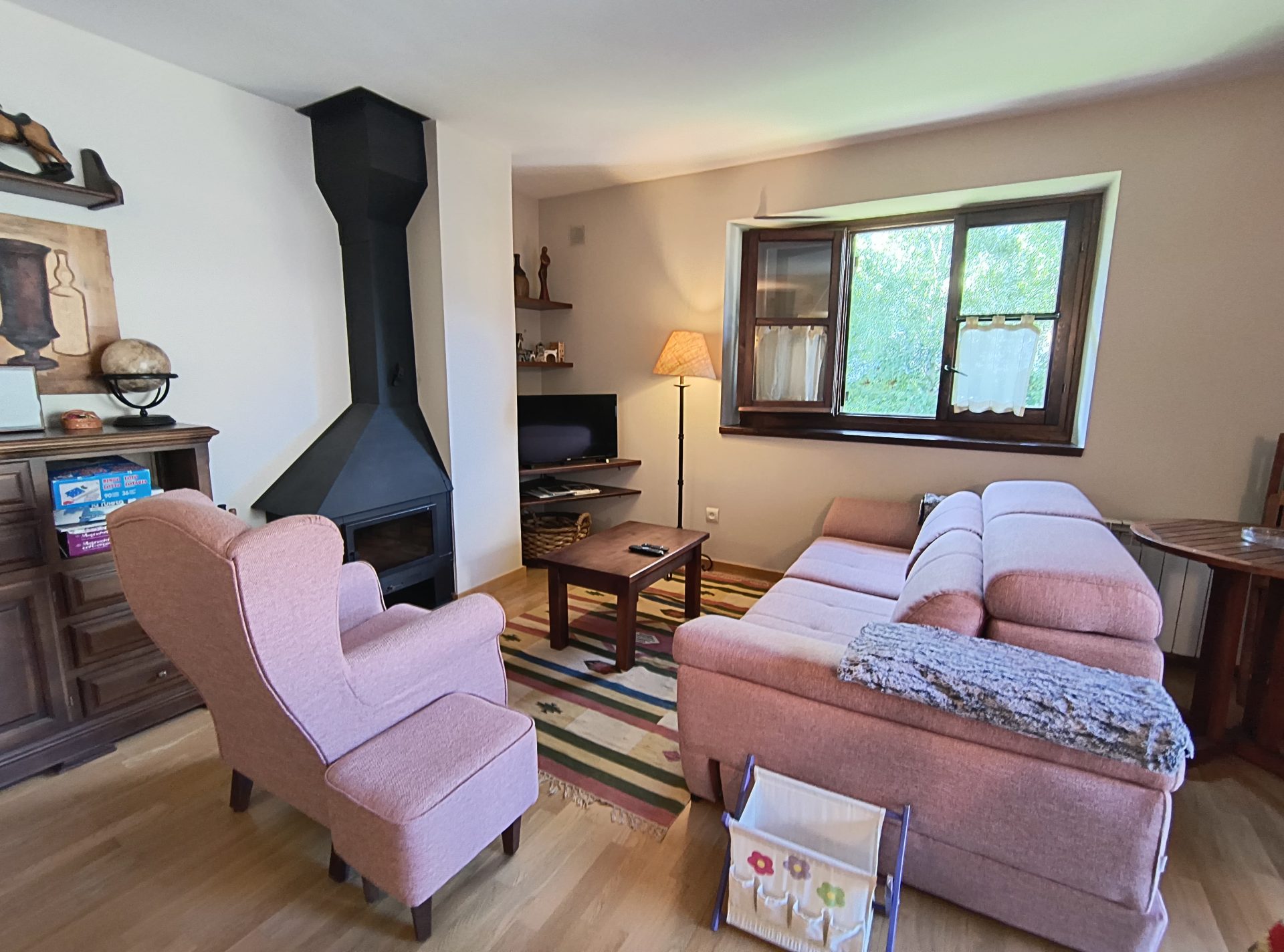 salón elegante de apartamento en linsoles, valle de benasque