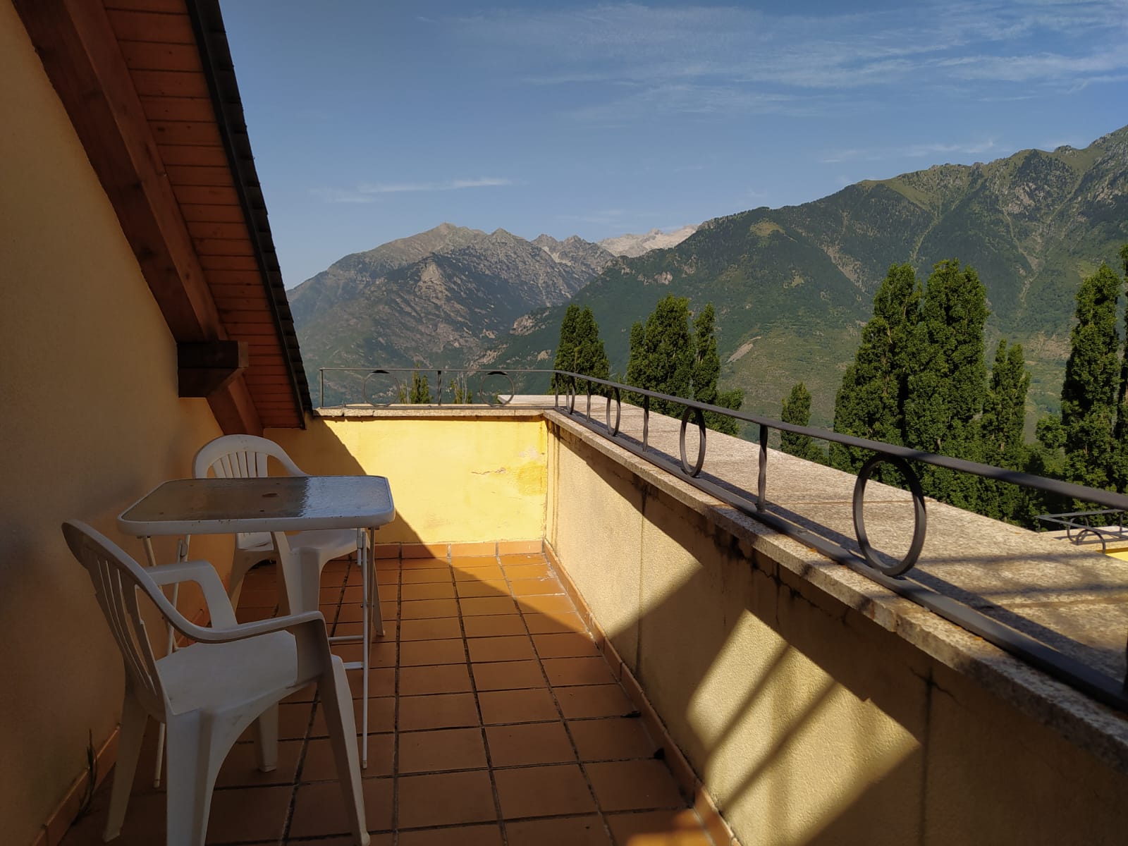 vistas a la montaña de cerler desde apartamento