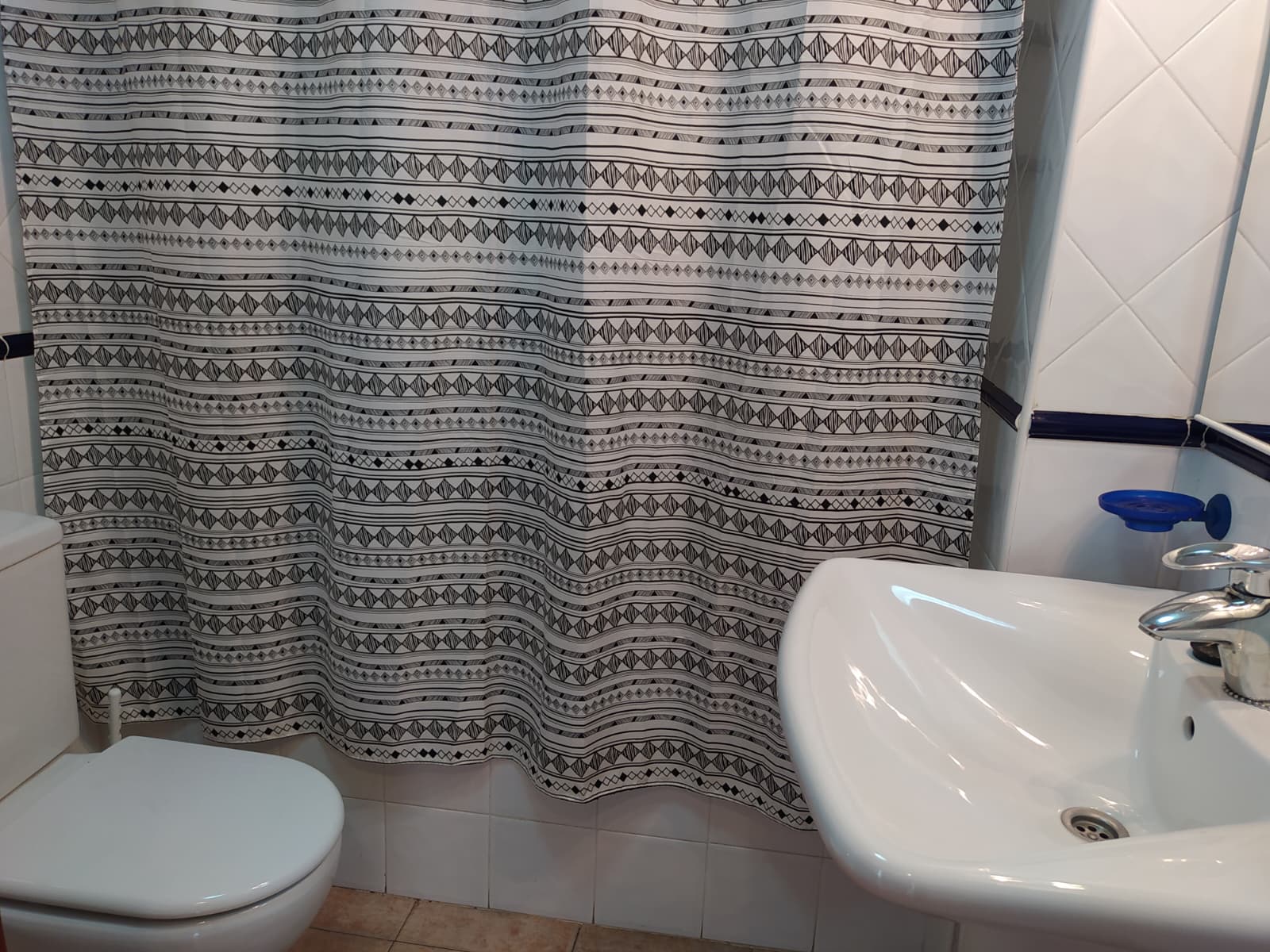 baño con bañera de apartamento en cerler