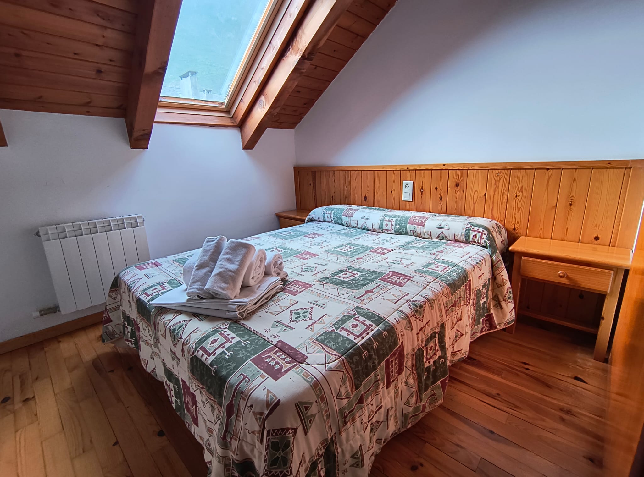 habitación matrimonial en alojamiento en benasque