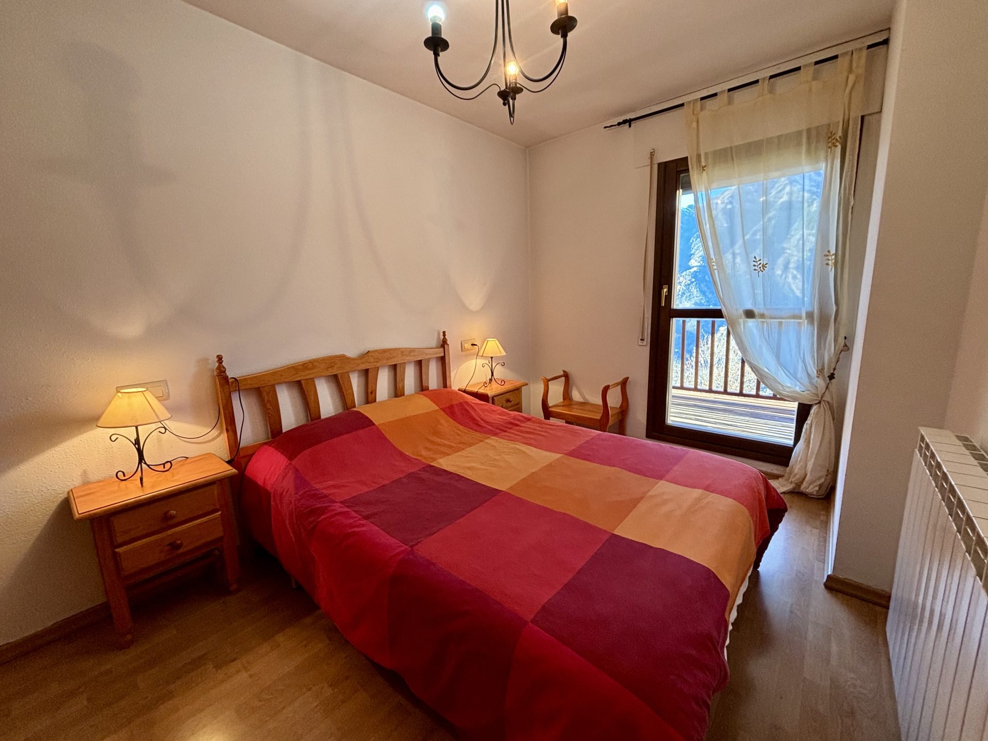 habitación de matrimonio con vistas a las montañas en cerler