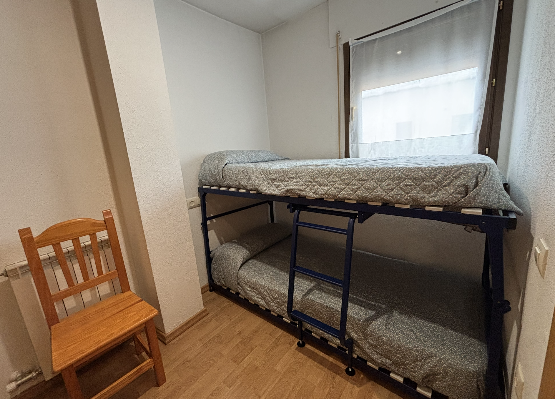 apartamento_cerler_para_4_personas habitación con litera en apartamento de cerler