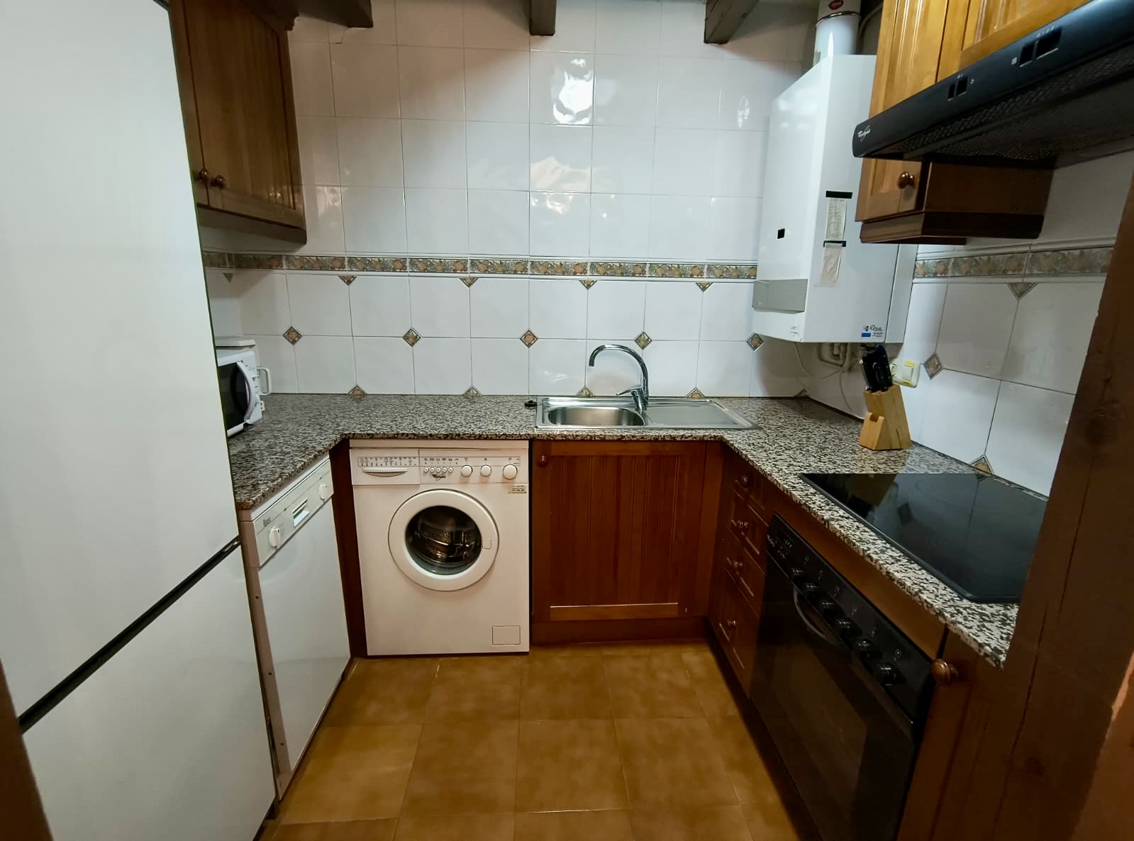 cocina de apartamento vacacional en benasque