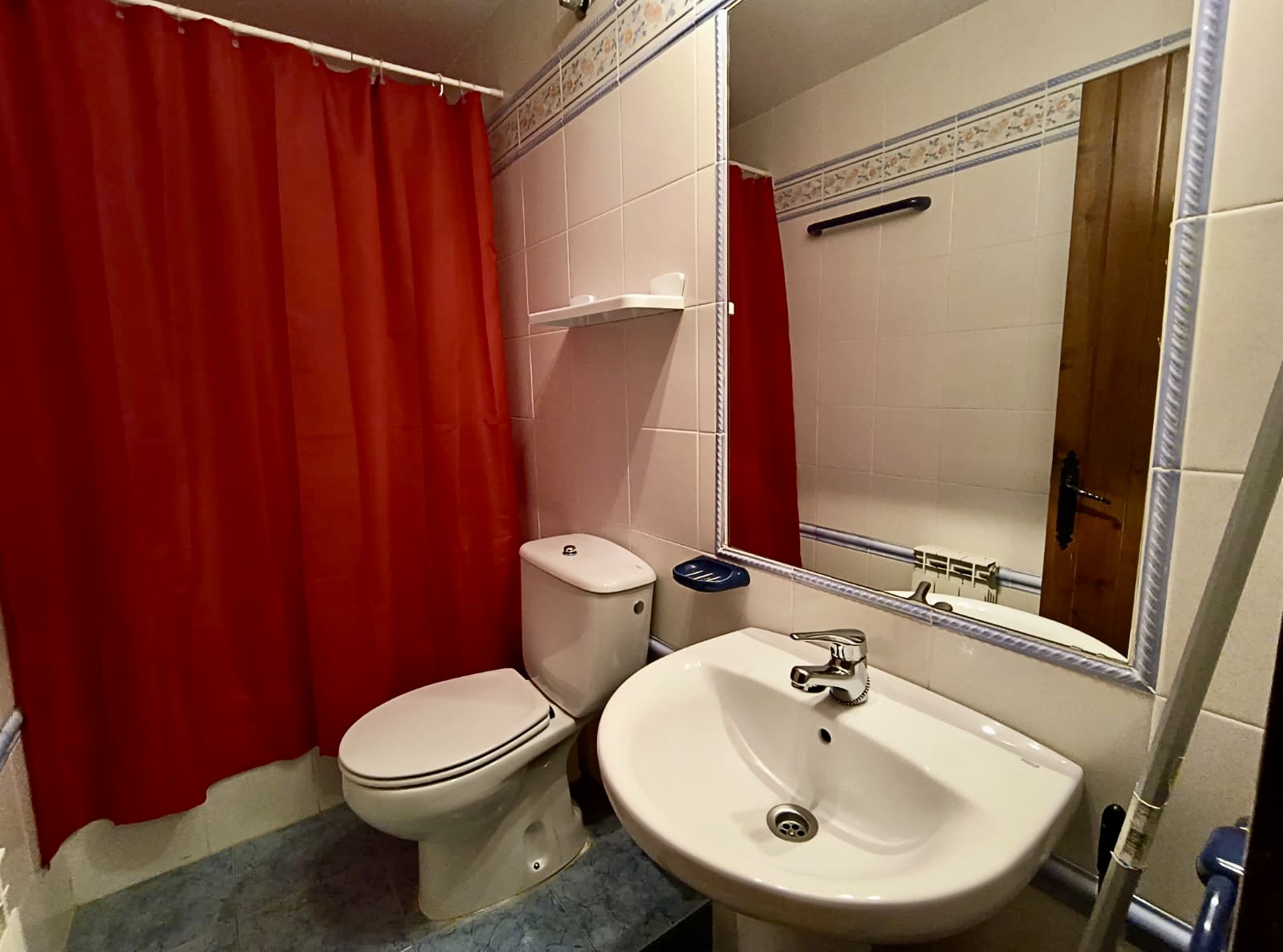 baño de apartamento vacacional en benasque